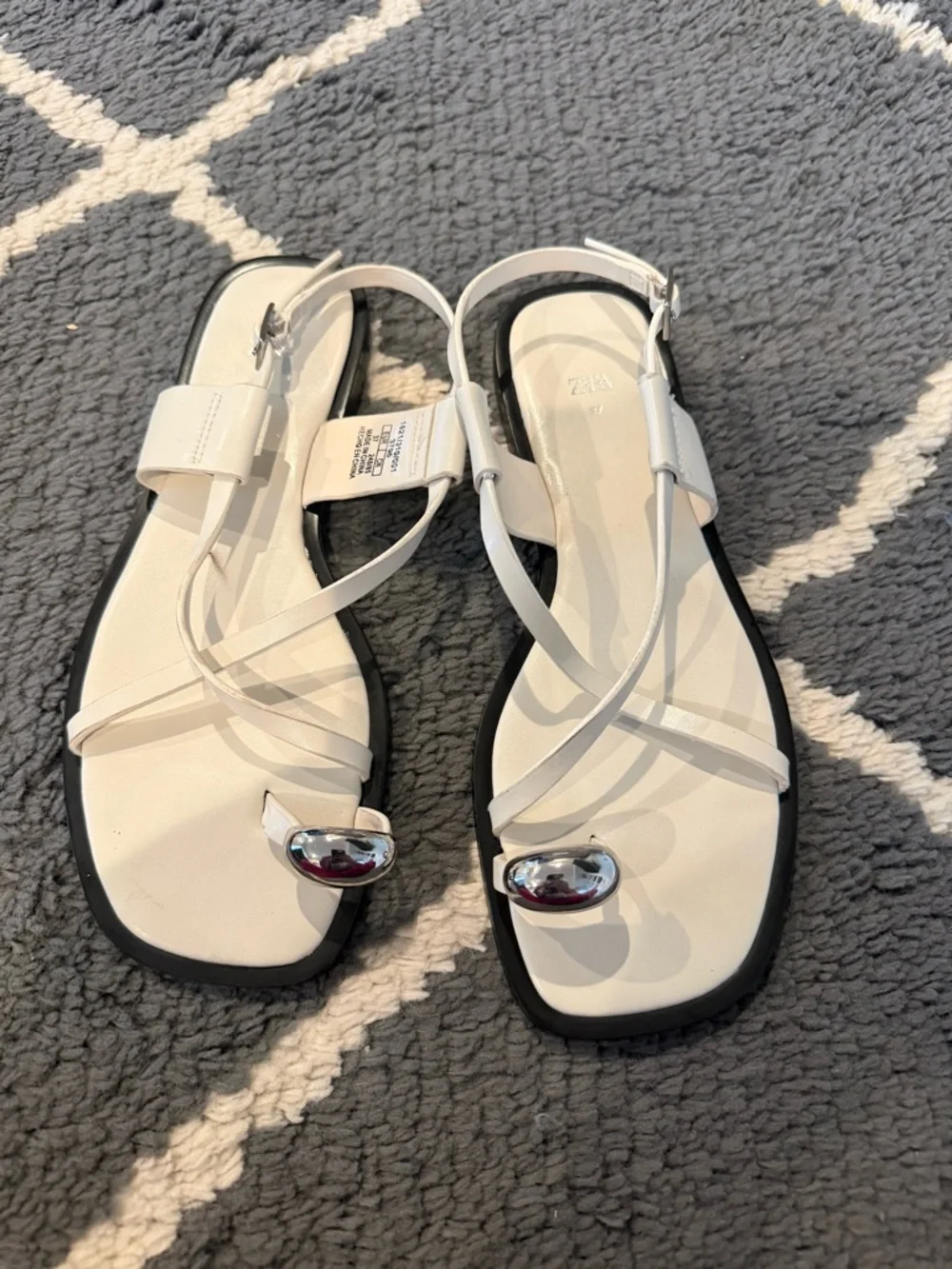 Zara White Strappy Toe-Ring Sandals - Picture 5 of 7